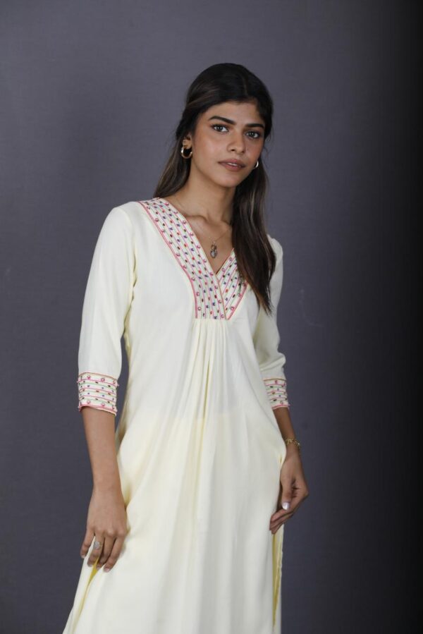 Samaira threadwork kurti & pant set